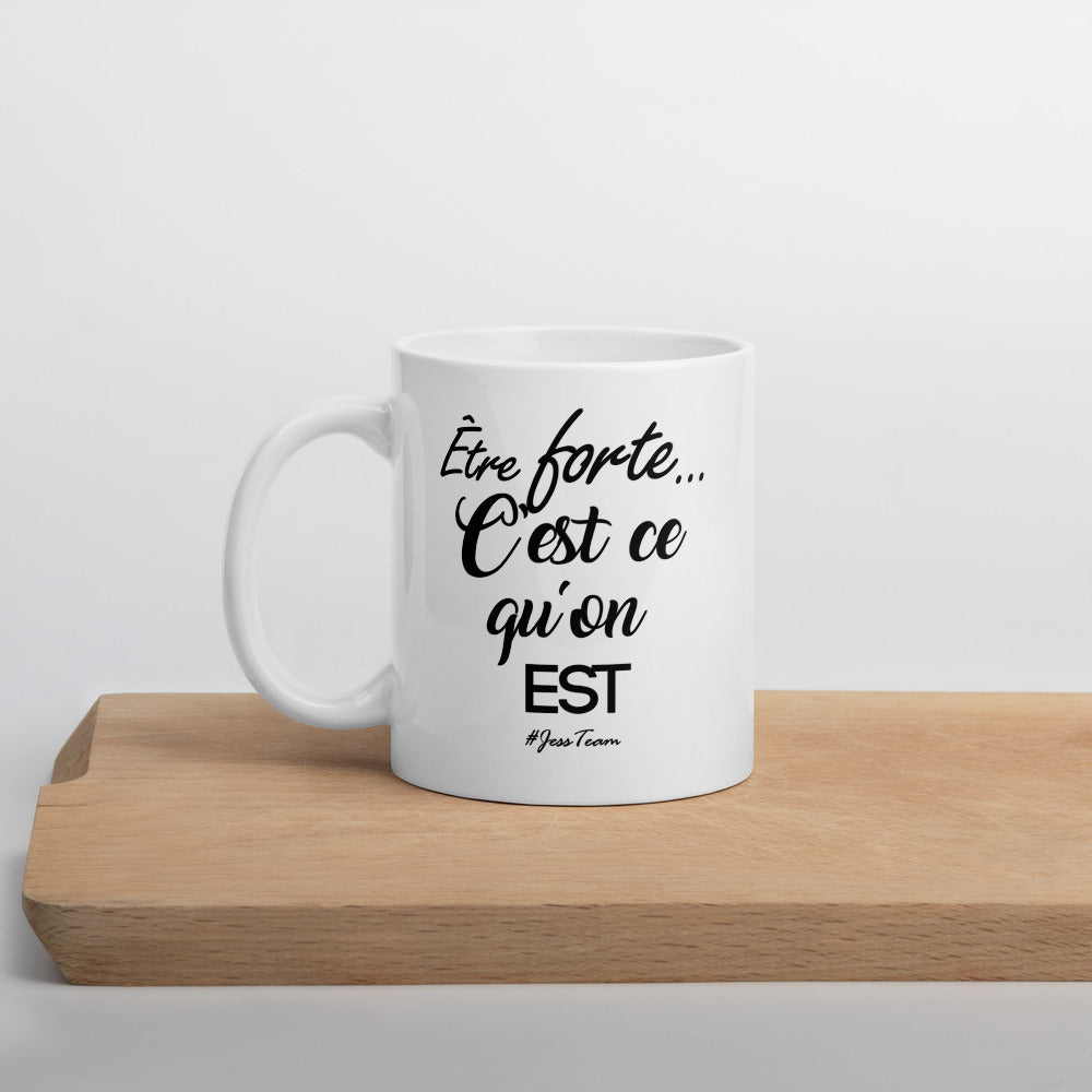Mug épuré avec phrase "Être forte" – Inspiration au quotidien