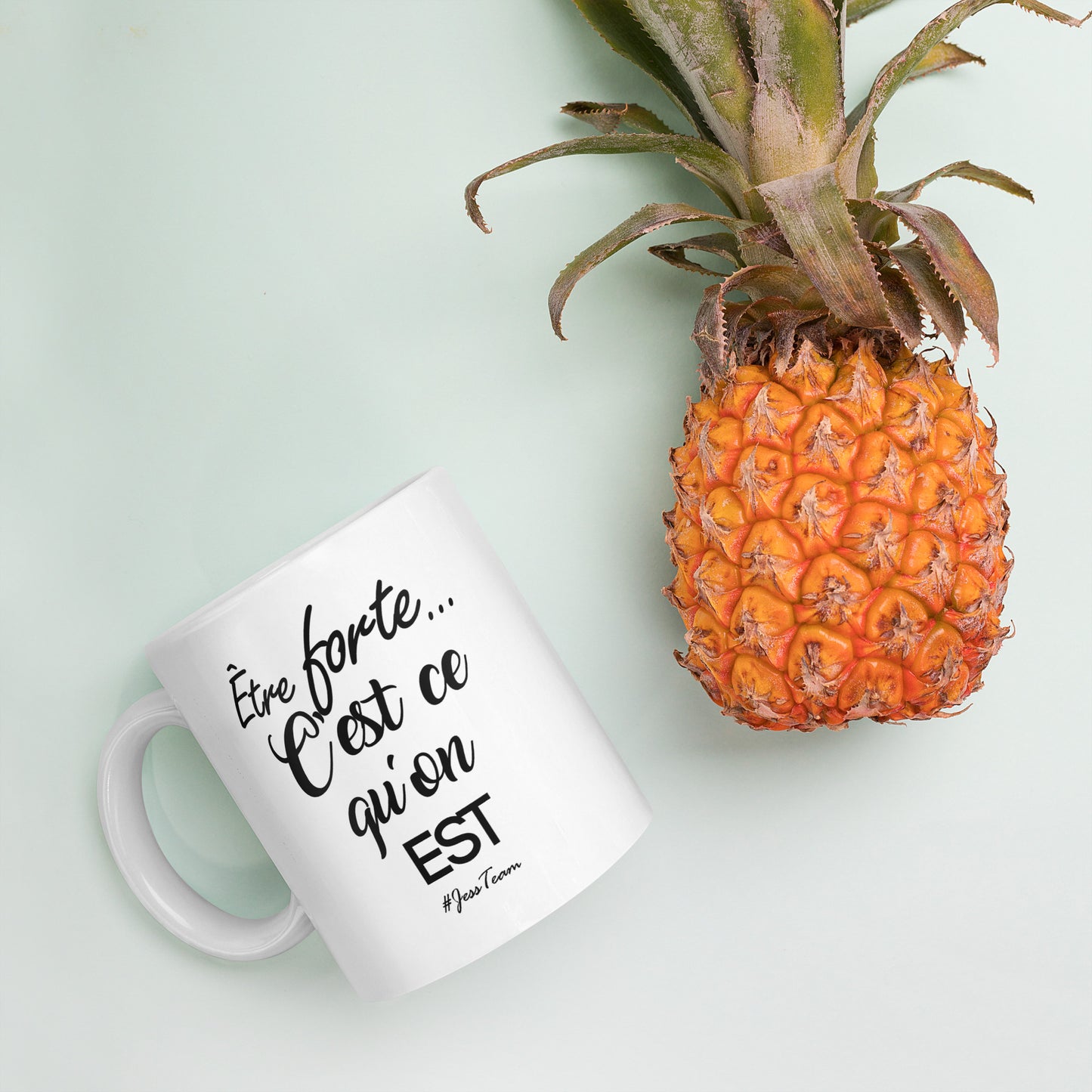 Mug épuré avec phrase "Être forte" – Inspiration au quotidien